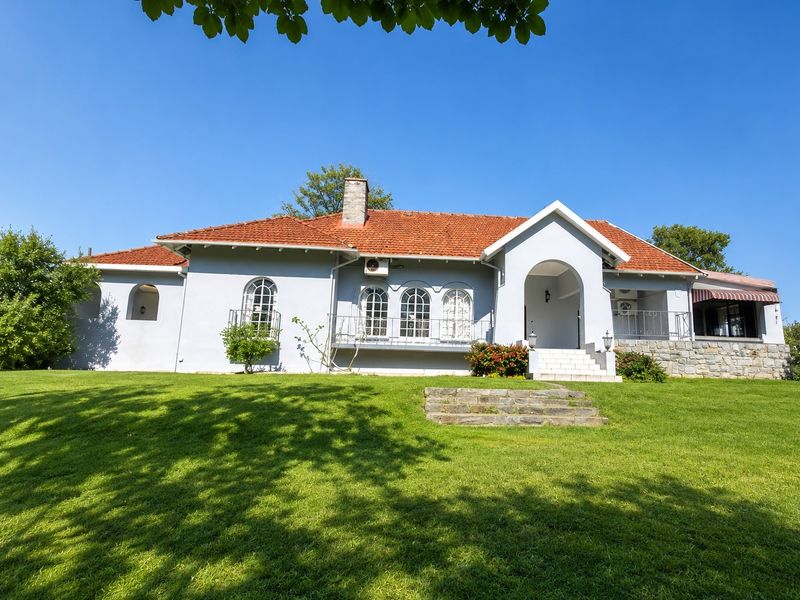 Luxurious 4 bedroom Home in Selborne with Batchelor flat - Photo 1