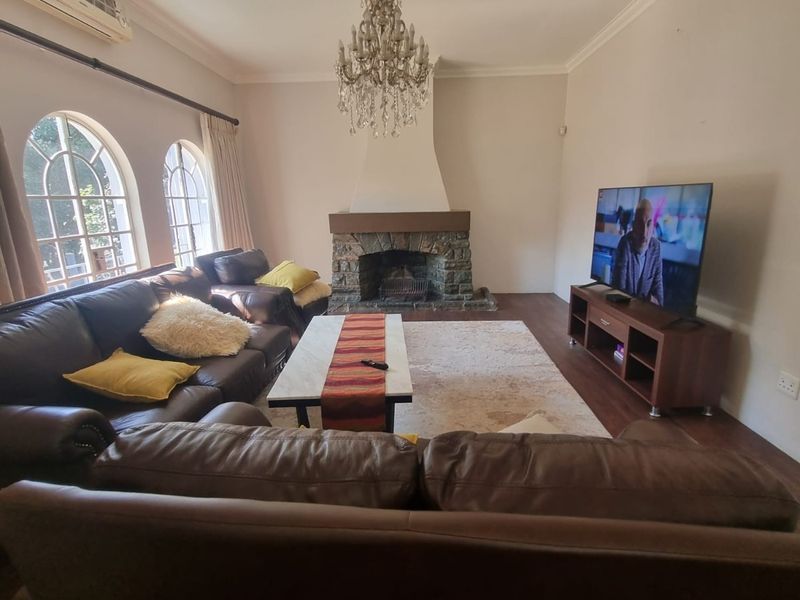 Luxurious 4 bedroom Home in Selborne with Batchelor flat - Photo 3