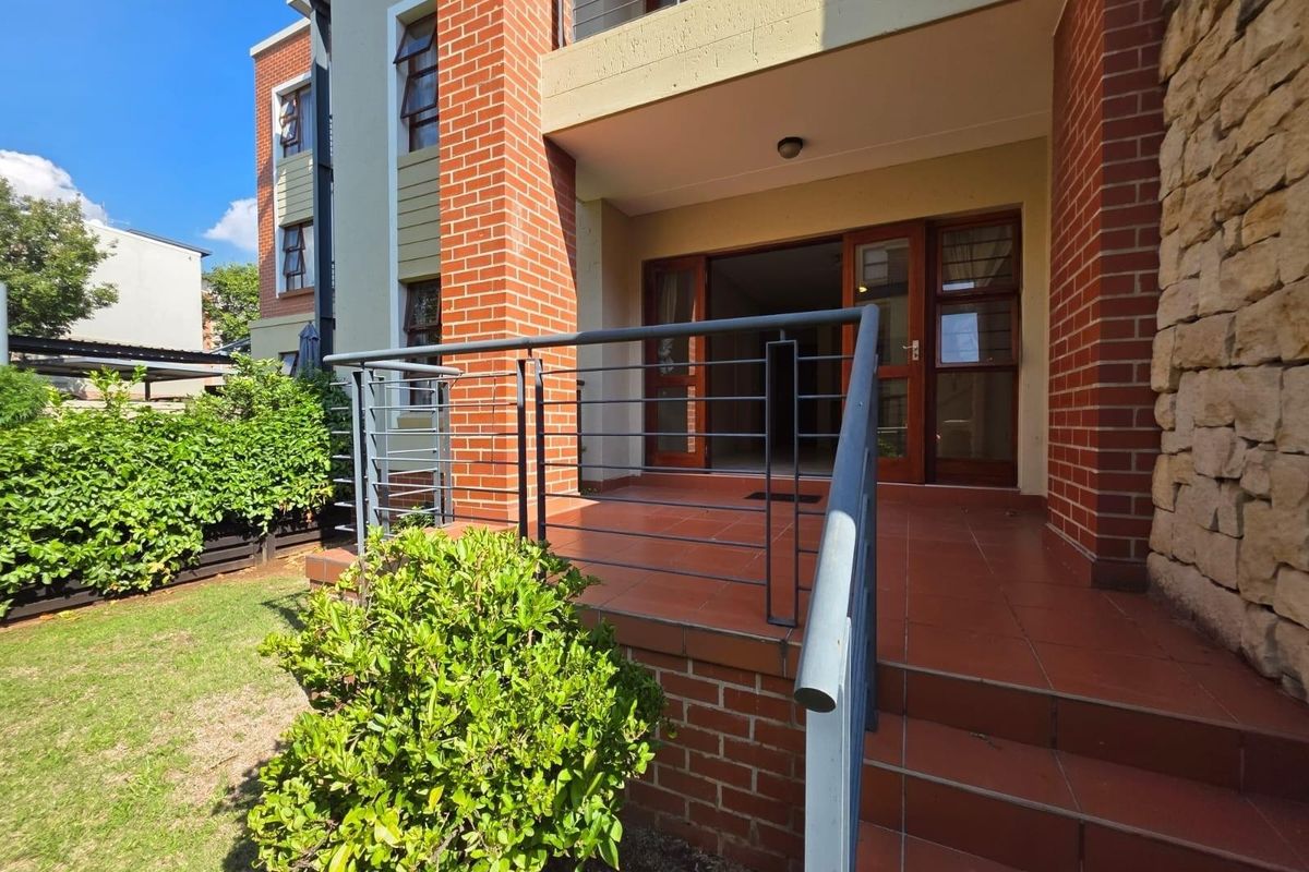 Investors Dream. North-Facing Ground Floor Gem In Douglasgate Estate, Douglasdale, Sandton - Photo 2