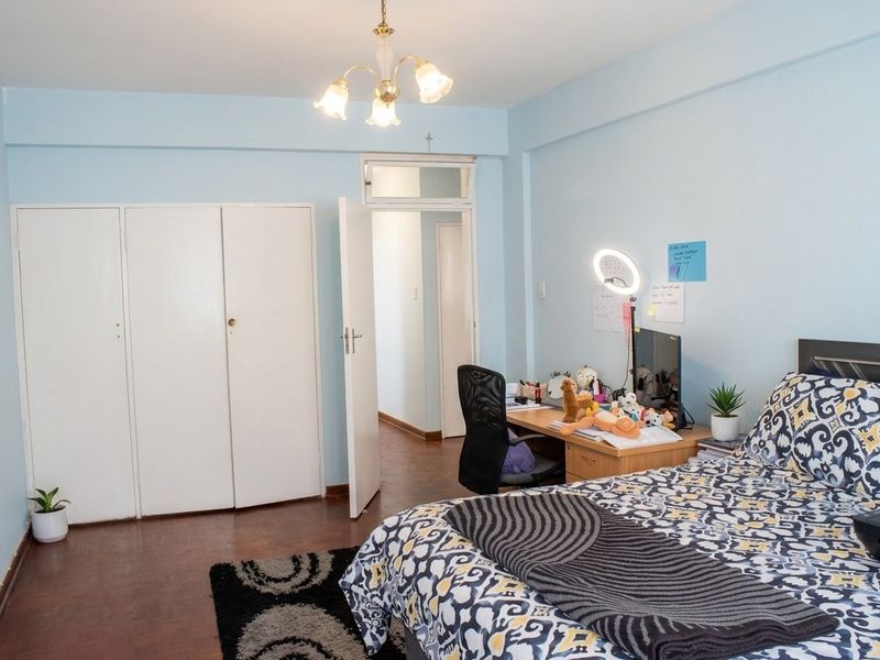 Large 2 Bedroom 1 Bathroom Apartment For Sale in Florida, Roodepoort - Photo 1