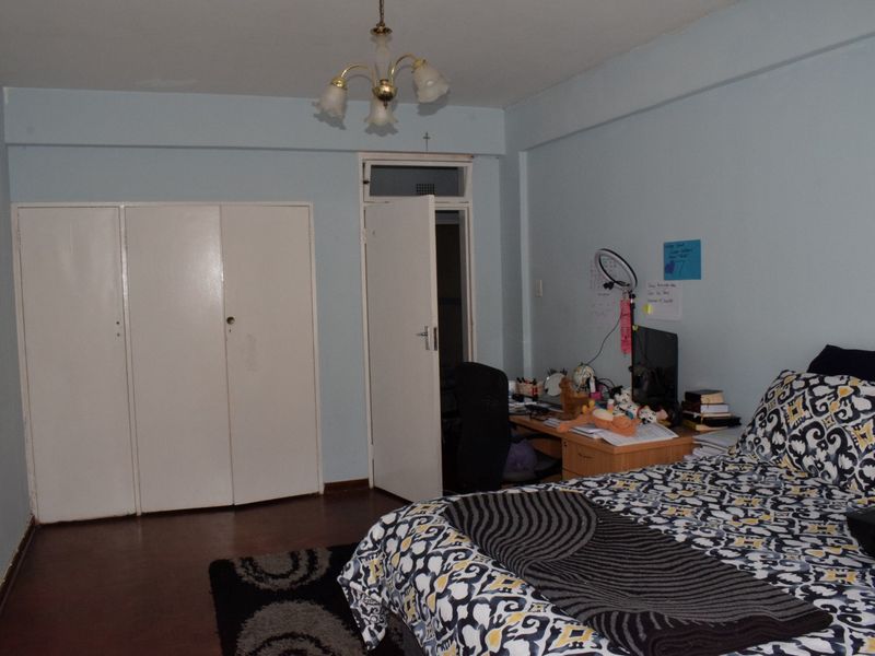 Large 2 Bedroom 1 Bathroom Apartment For Sale in Florida, Roodepoort - Photo 7