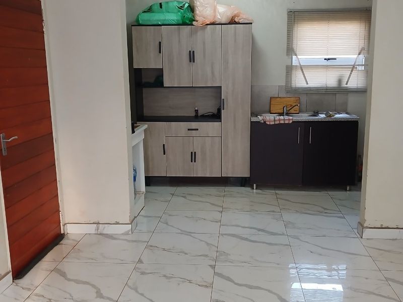 3 Bedroom House To Rent in Lehae, Johannesburg - Photo 4