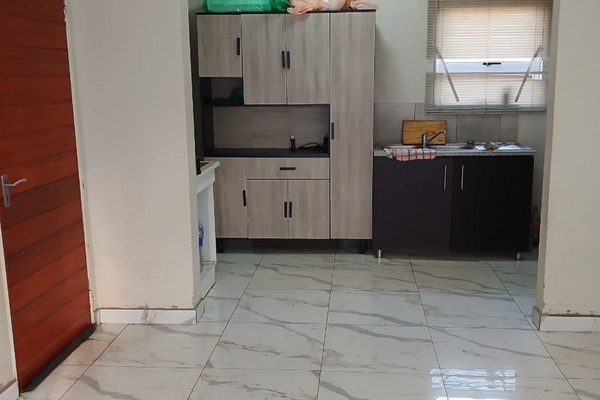 3 Bedroom House To Rent in Lehae, Johannesburg - Photo 4