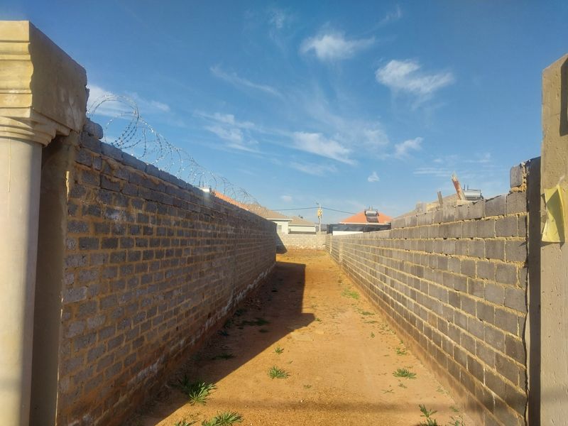 3 Bedroom House To Rent in Lehae, Johannesburg - Photo 2