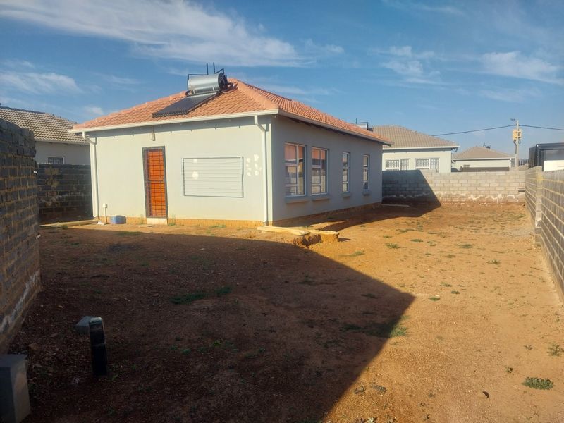 3 Bedroom House To Rent in Lehae, Johannesburg - Photo 3