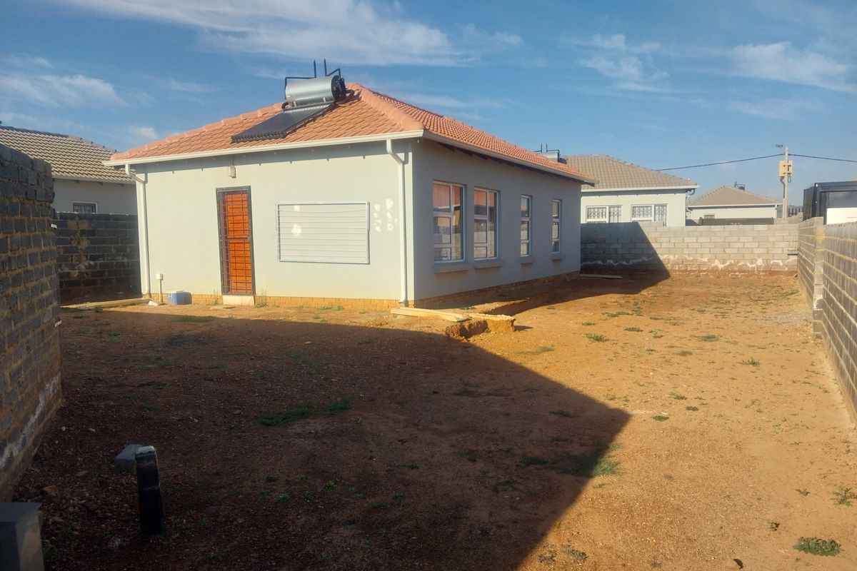 3 Bedroom House To Rent in Lehae, Johannesburg - Photo 3