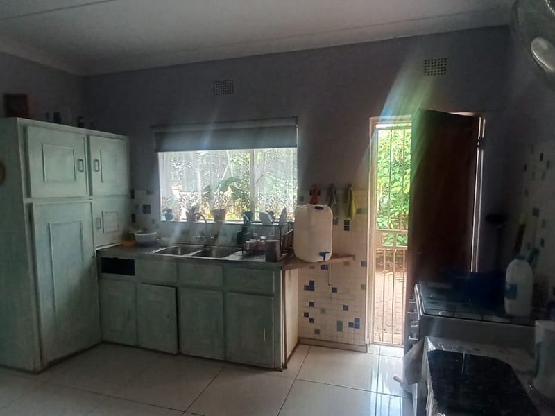 House For Sale in Heuwelsig, Kimberley - Photo 10