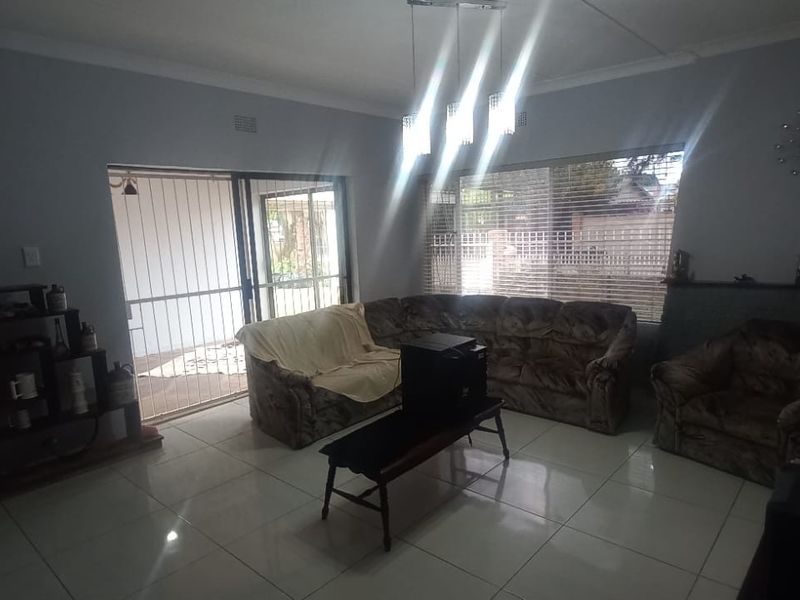 House For Sale in Heuwelsig, Kimberley - Photo 9