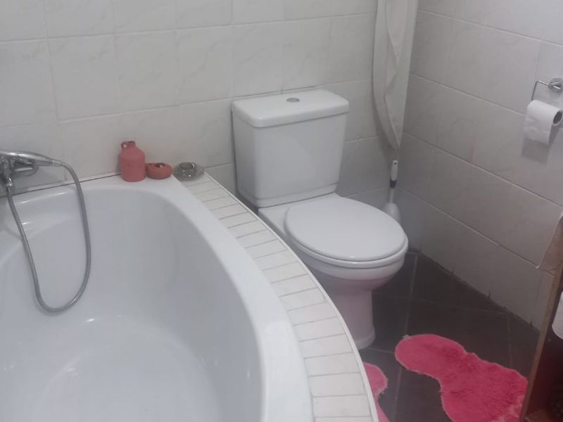 House For Sale in Heuwelsig, Kimberley - Photo 6