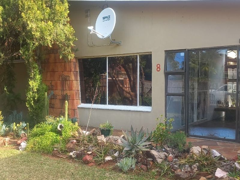 House For Sale in Heuwelsig, Kimberley - Photo 2