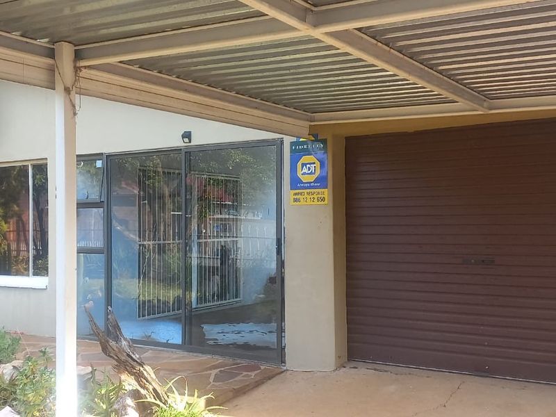 House For Sale in Heuwelsig, Kimberley - Photo 3