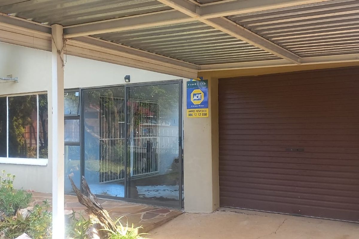 House For Sale in Heuwelsig, Kimberley - Photo 3