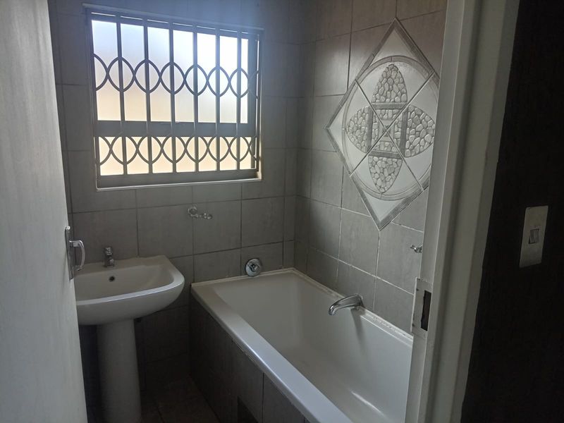 House To Rent in Protea Glen, Soweto - Photo 9