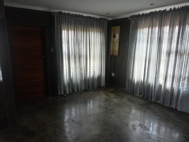 House To Rent in Protea Glen, Soweto - Photo 2