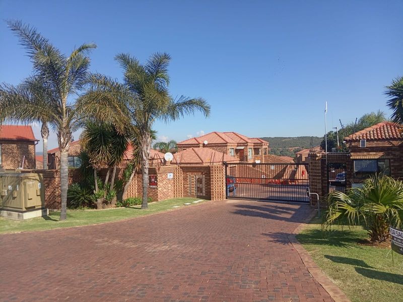 Apartment For Sale in Liefde En Vrede, Johannesburg - Photo 1