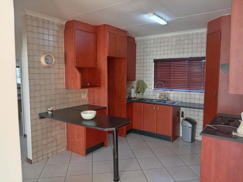 Apartment For Sale in Liefde En Vrede, Johannesburg - Photo 8