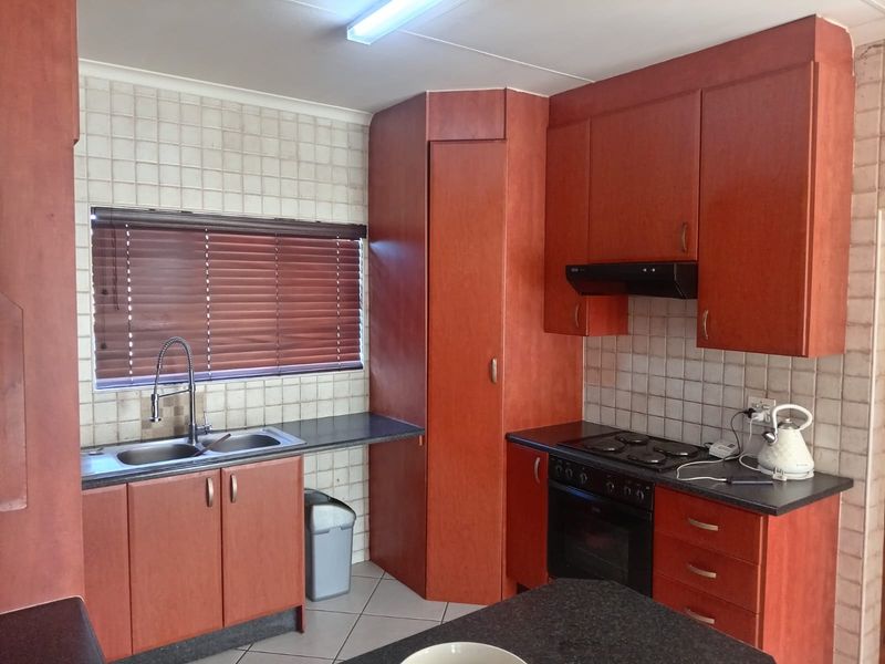Apartment For Sale in Liefde En Vrede, Johannesburg - Photo 7