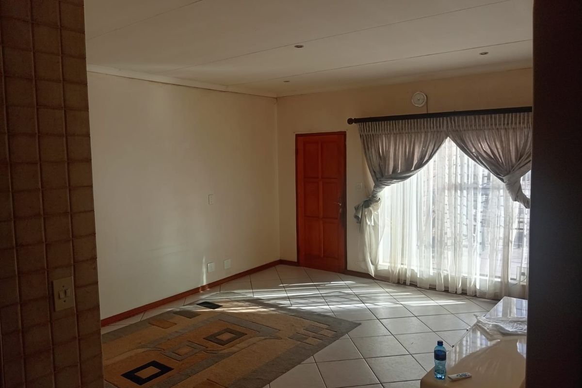 Apartment For Sale in Liefde En Vrede, Johannesburg - Photo 2