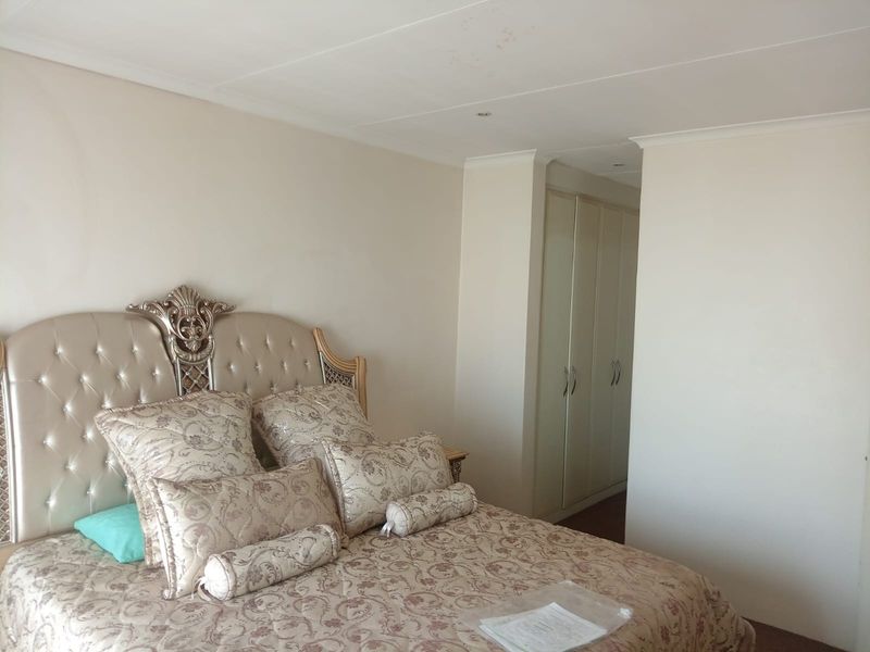 Apartment For Sale in Liefde En Vrede, Johannesburg - Photo 4