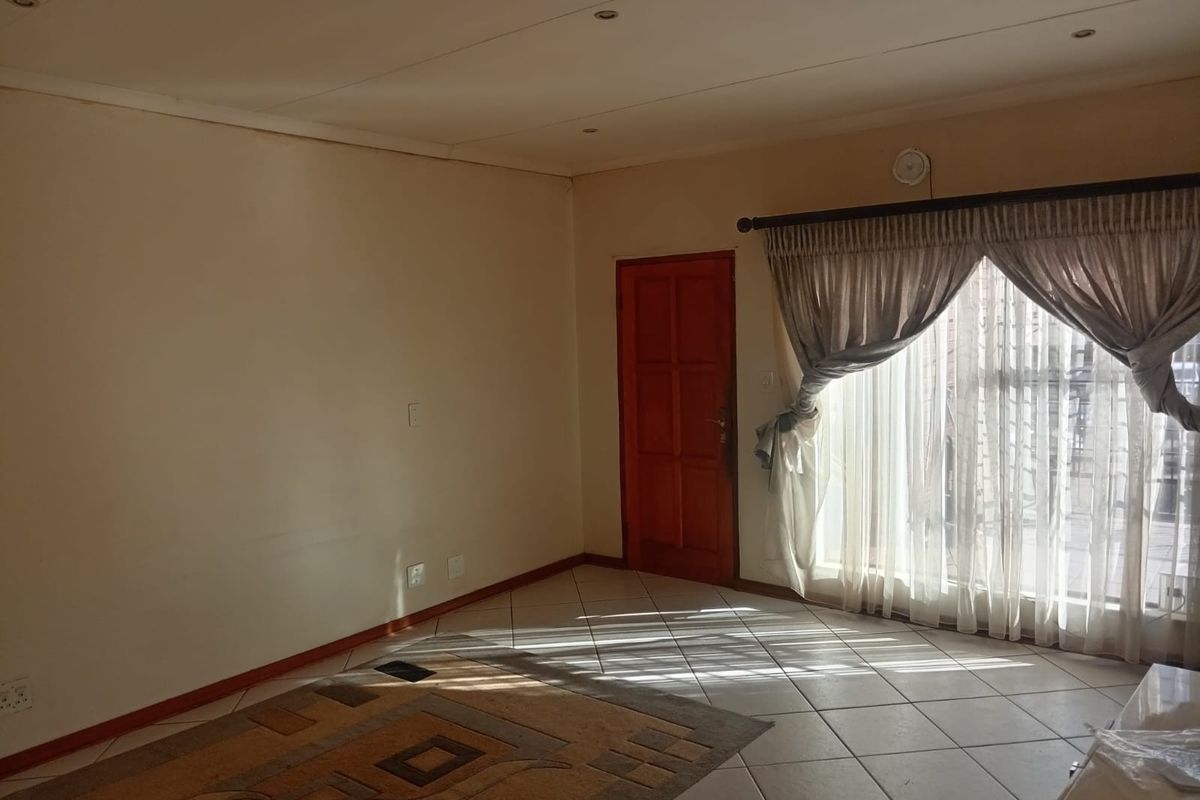 Apartment For Sale in Liefde En Vrede, Johannesburg - Photo 3