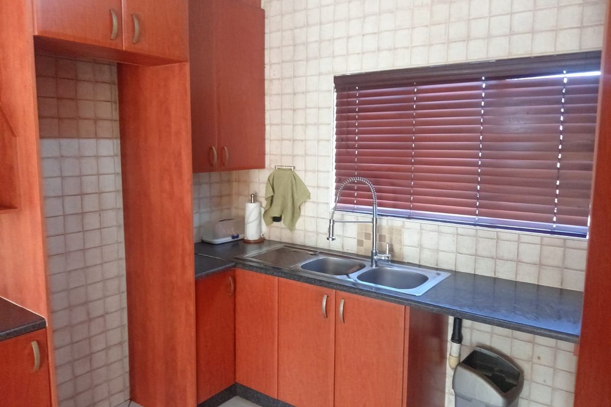 Apartment For Sale in Liefde En Vrede, Johannesburg - Photo 5