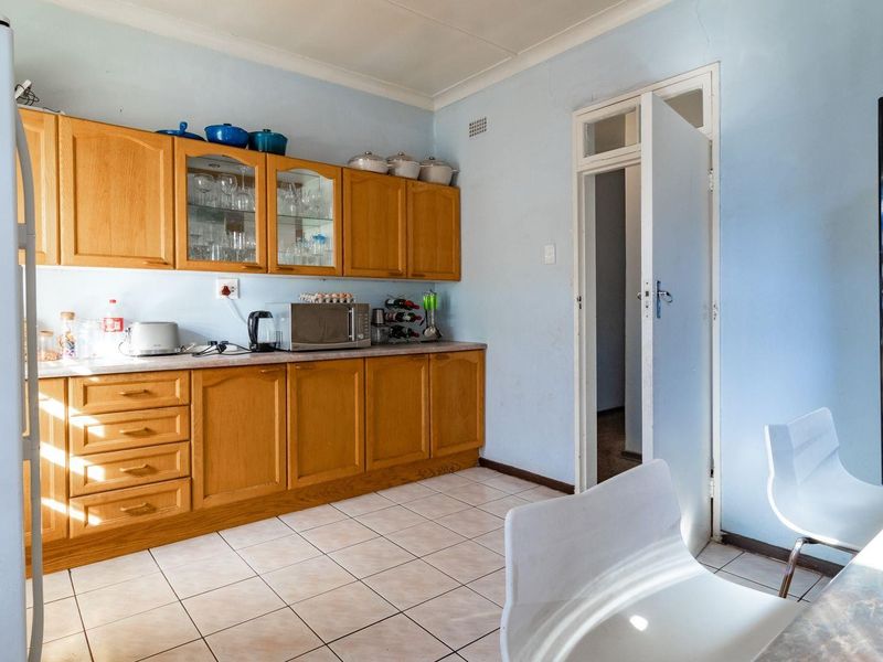 House For Sale in Johannesburg - Photo 6