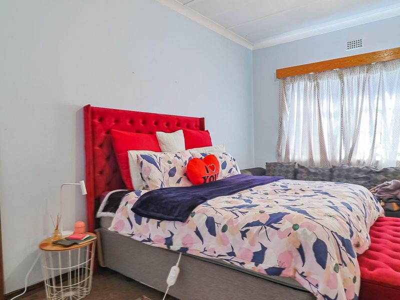 House For Sale in Johannesburg - Photo 9