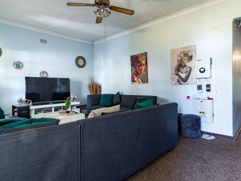 House For Sale in Johannesburg - Photo 4
