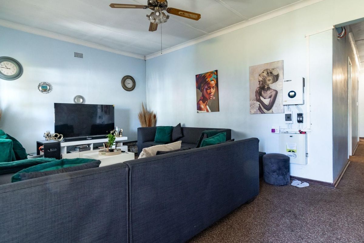 House For Sale in Johannesburg - Photo 4