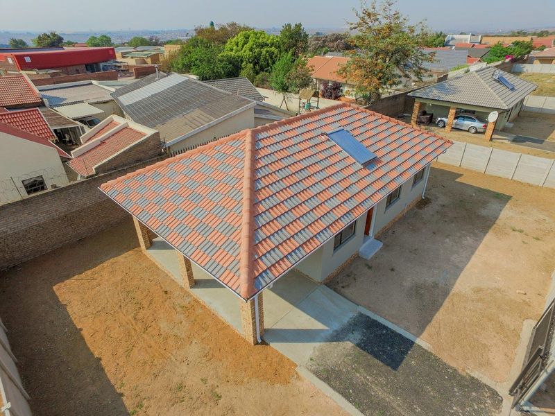 House For Sale in Azaadville Gardens, Krugersdorp - Photo 5