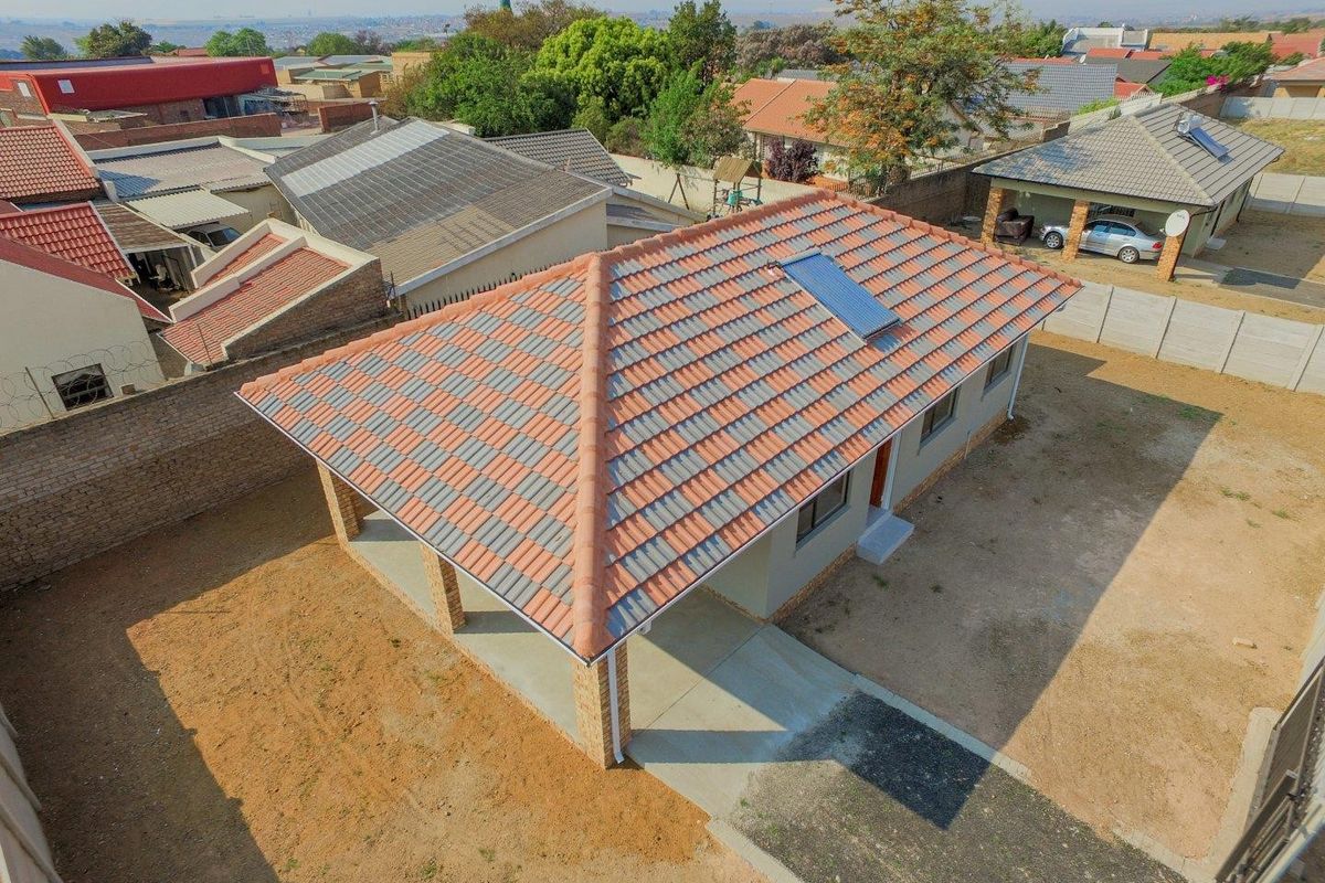 House For Sale in Azaadville Gardens, Krugersdorp - Photo 5