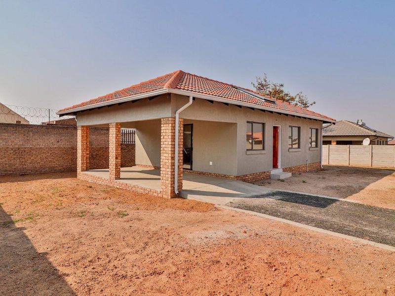 House For Sale in Azaadville Gardens, Krugersdorp - Photo 2