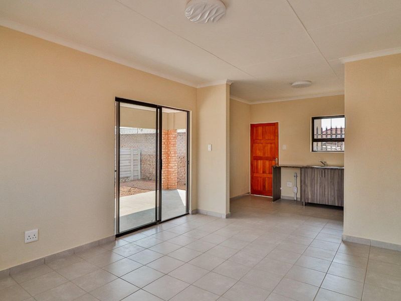 House For Sale in Azaadville Gardens, Krugersdorp - Photo 7