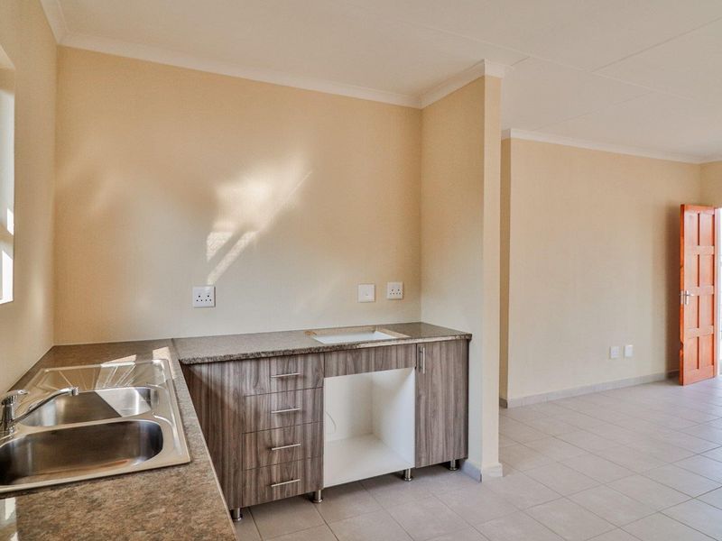 House For Sale in Azaadville Gardens, Krugersdorp - Photo 10