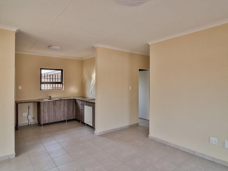 House For Sale in Azaadville Gardens, Krugersdorp - Photo 6