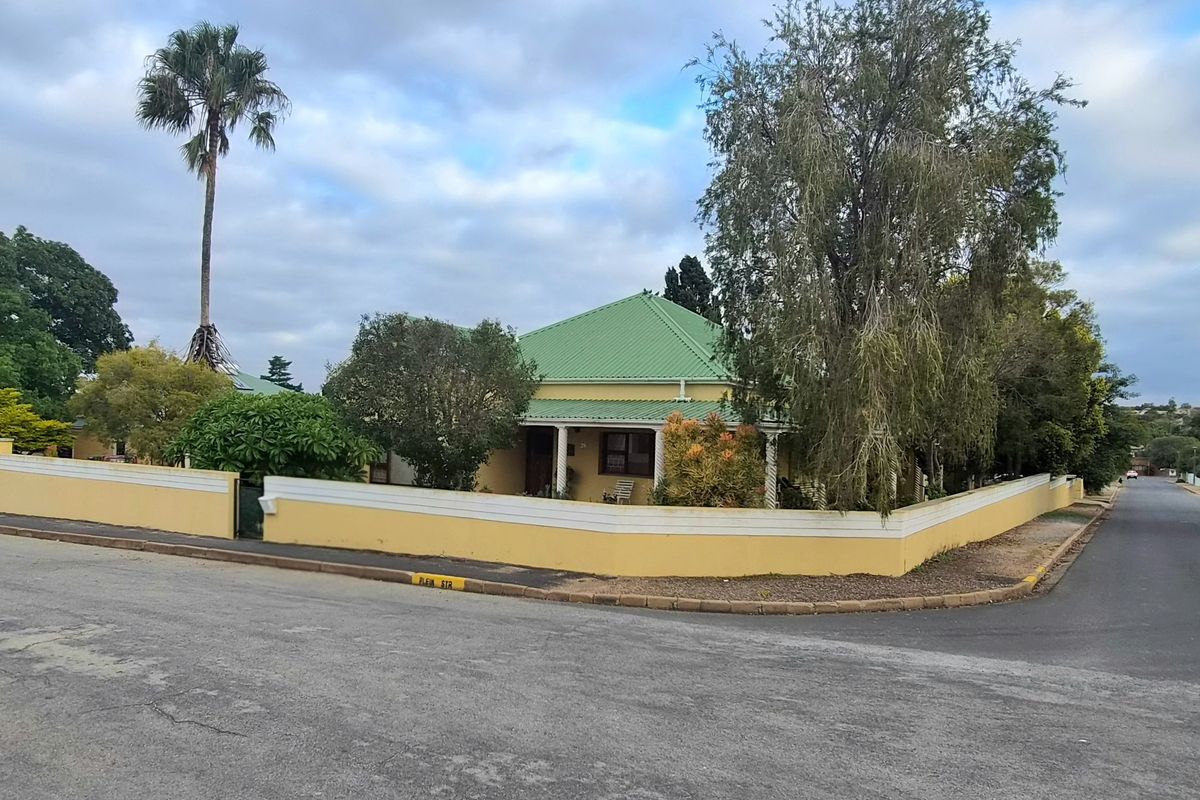 Charming Corner Plot 3 Bedroom Property with Flat in Moorreesburg - Photo 2