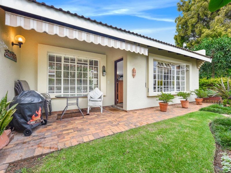 Apartment For Sale in Magaliessig, Sandton - Photo 1