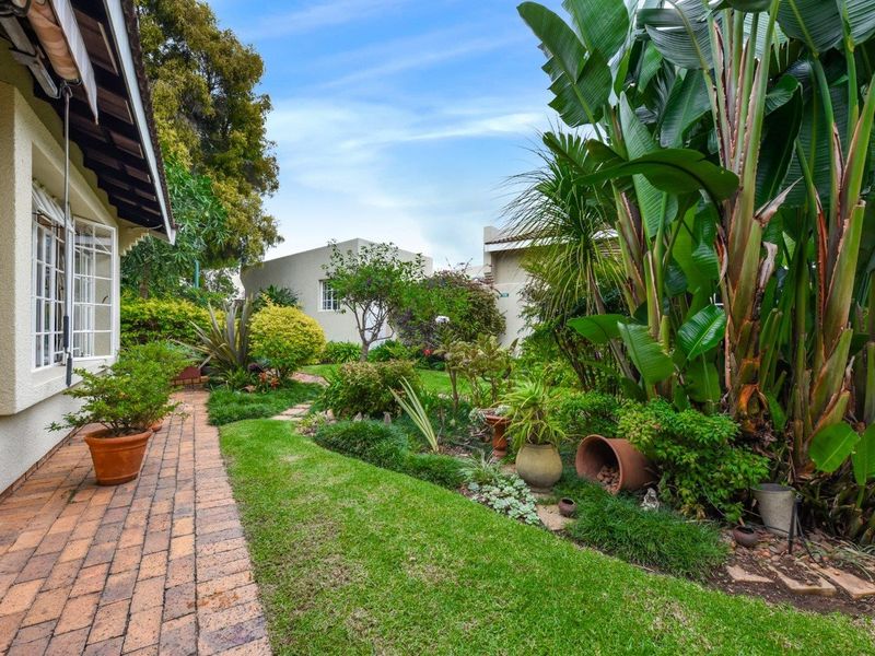 Apartment For Sale in Magaliessig, Sandton - Photo 2