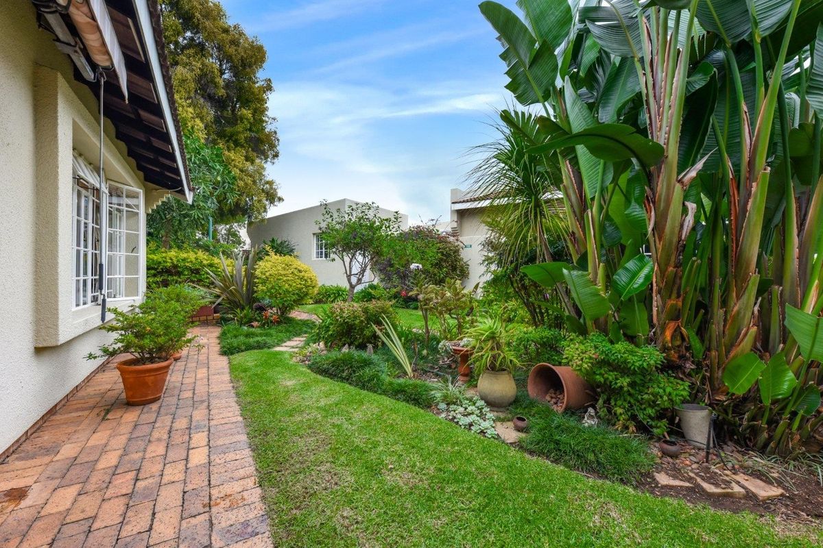 Apartment For Sale in Magaliessig, Sandton - Photo 2