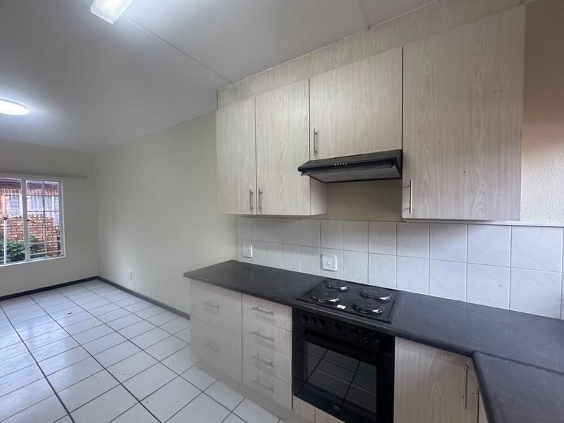 Charming Duplex Living with a Private Garden in the Heart of Van Riebeeckpark - Photo 5