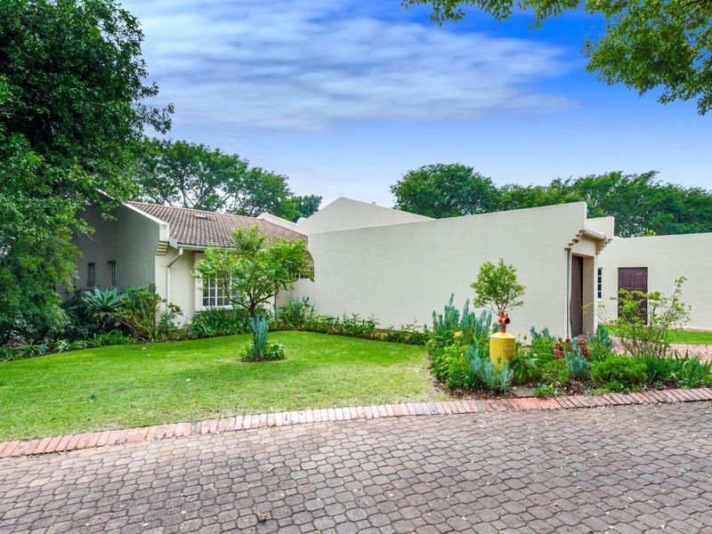 Apartment For Sale in Magaliessig, Sandton - Photo 1