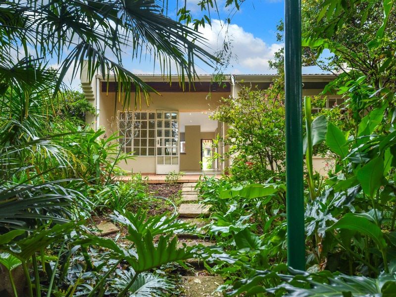 Apartment For Sale in Magaliessig, Sandton - Photo 2
