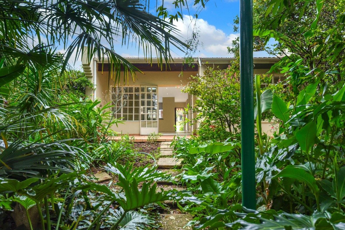 Apartment For Sale in Magaliessig, Sandton - Photo 2