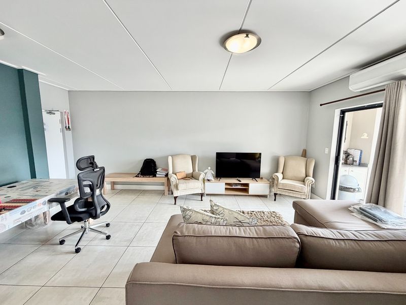 Modern 3 Bed - 2 Bath Classic Collection First Floor Apartment - Photo 9