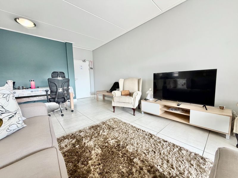 Modern 3 Bed - 2 Bath Classic Collection First Floor Apartment - Photo 7