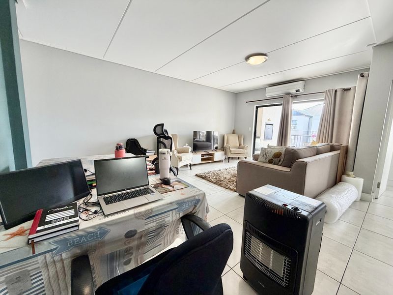 Modern 3 Bed - 2 Bath Classic Collection First Floor Apartment - Photo 6