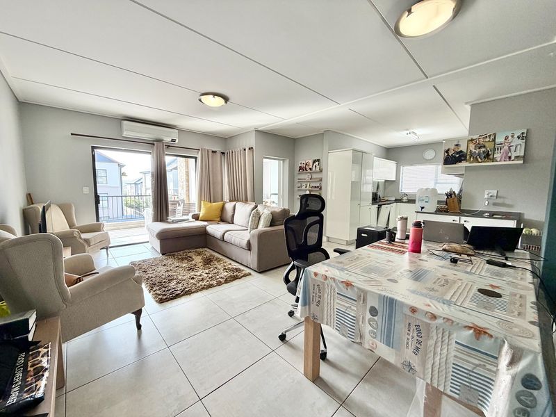 Modern 3 Bed - 2 Bath Classic Collection First Floor Apartment - Photo 4