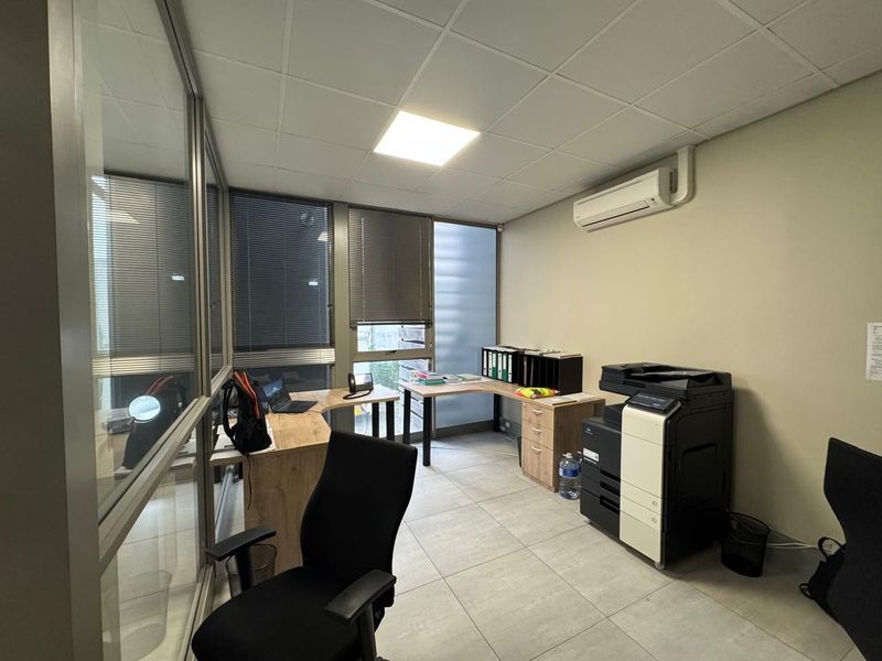 319m2 Warehouse To LET in The Reserve Business Park 4 - Photo 10
