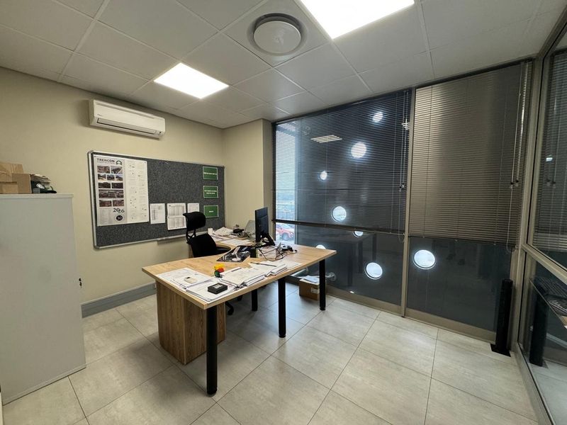 319m2 Warehouse To LET in The Reserve Business Park 4 - Photo 9