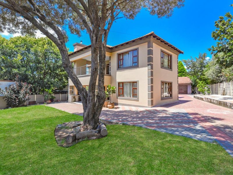 House For Sale in Bloubosrand, Randburg - Photo 2